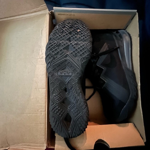 Lebron XVIII blk/blk 9.5 - Picture 6 of 6